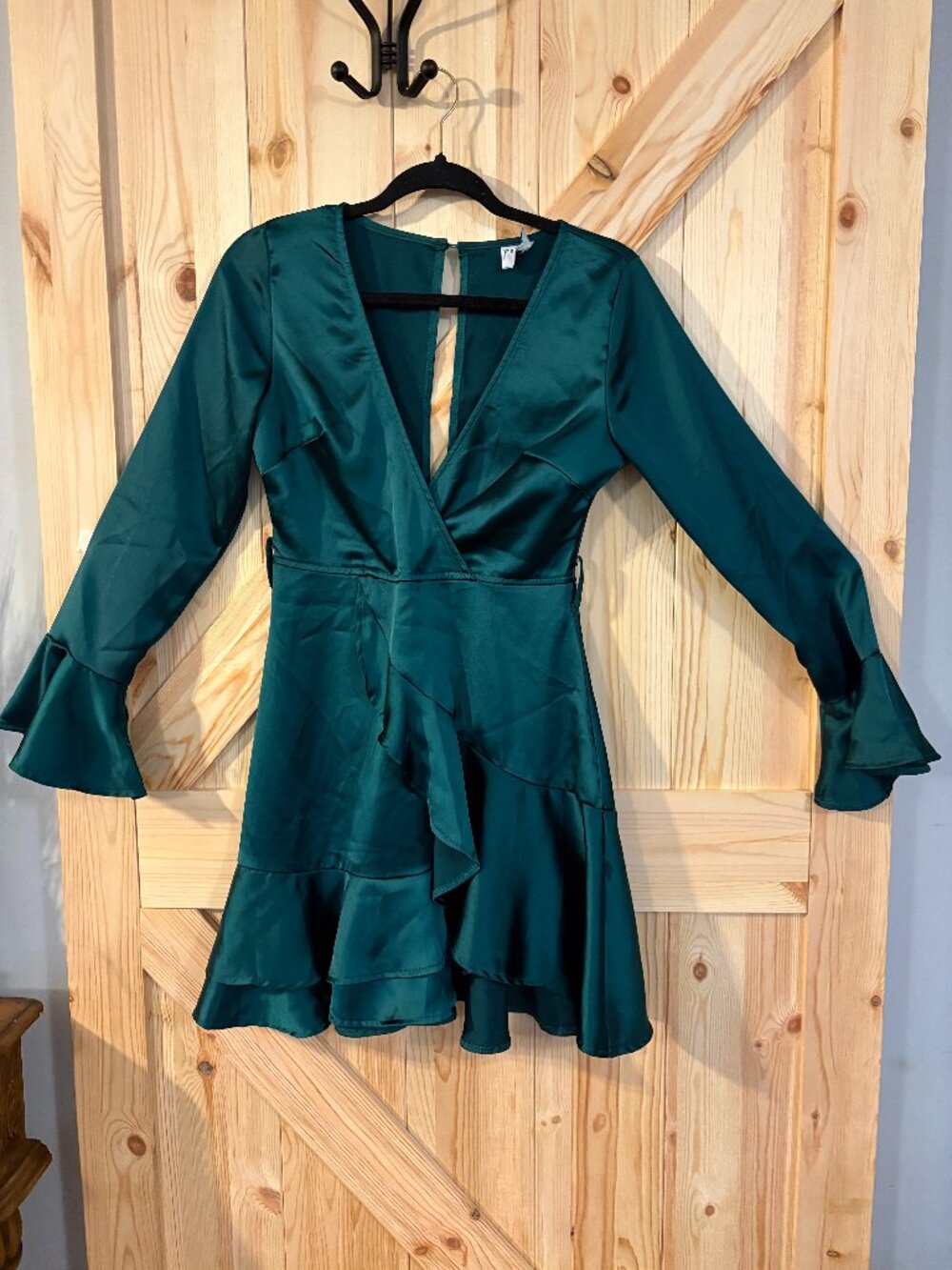 Polly Emerald Green Satin Mini Dress Ruffle Hem Long Sleeve Size 4